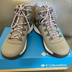 Columbia Women Yoricalla mid waterproof hiking boots size 7 wide